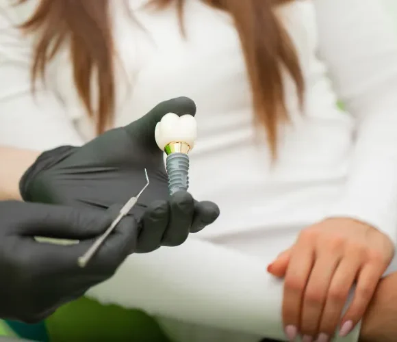Mini Dental Implants vs Traditional Implants: What’s the Difference?